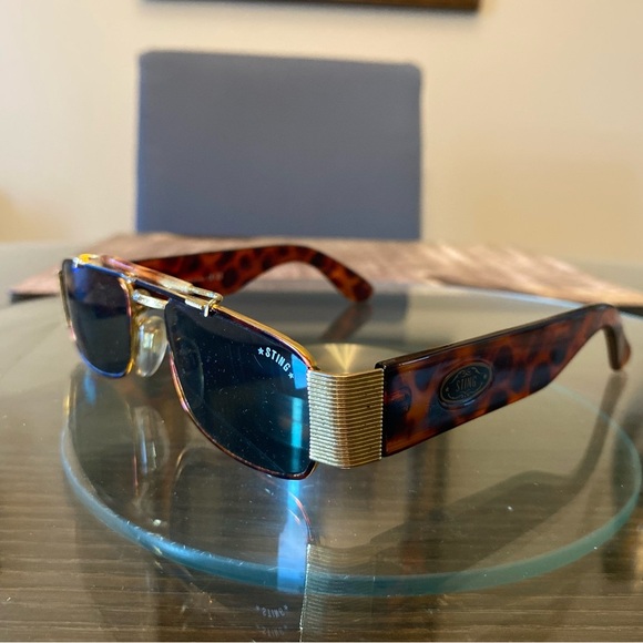 Elegant Gold and Brown Men's Sunglasses - Picture 5 of 6